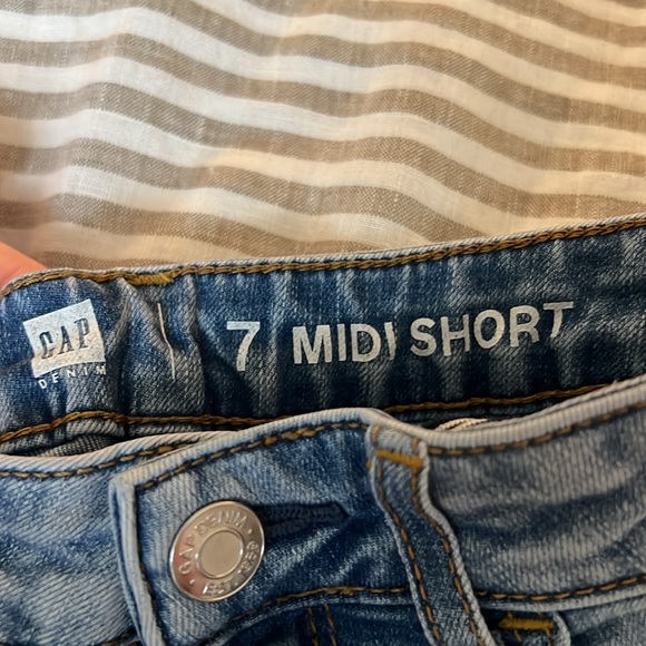 Gap kids sz 7 Jean shorts - Picture 3 of 4